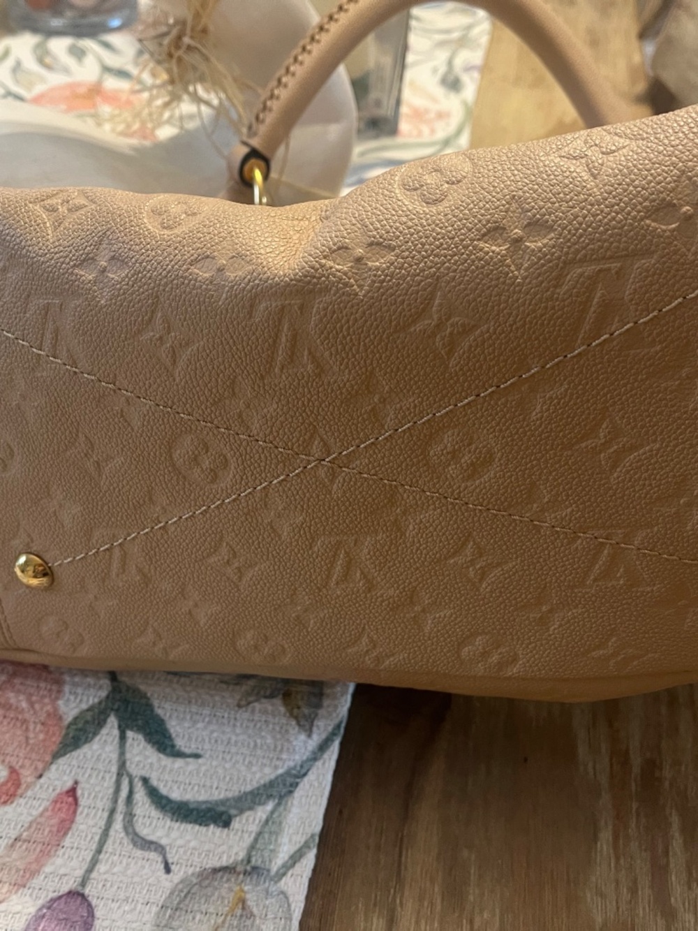 LV Leather Artsy - Picture 3 of 5